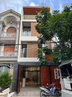 Cần bán nhà Phạm Công Trứ, Quận 2, 3 lầu, NT cao cấp, giá 16tỷ, 99.8m2