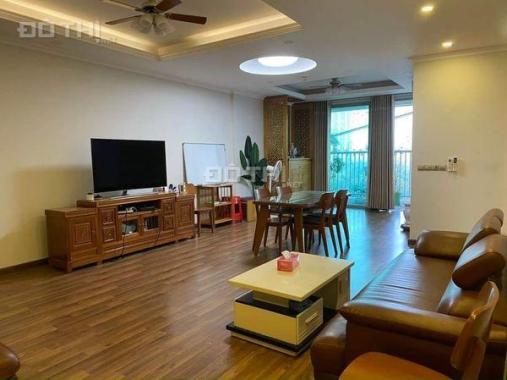 Cho thuê chung cư Hoàng Cầu 120m, giá hơn 9 triệu