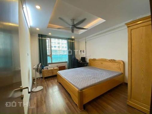 Cho thuê chung cư Hoàng Cầu 120m, giá hơn 9 triệu