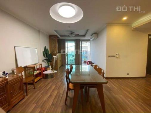 Cho thuê chung cư Hoàng Cầu 120m, giá hơn 9 triệu