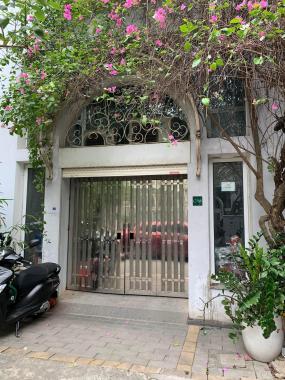 Bán nhà mặt phố quận Hai Bà Trưng, khu Vân Hồ, kinh doanh VIP, vỉa hè rộng 24 tỷ