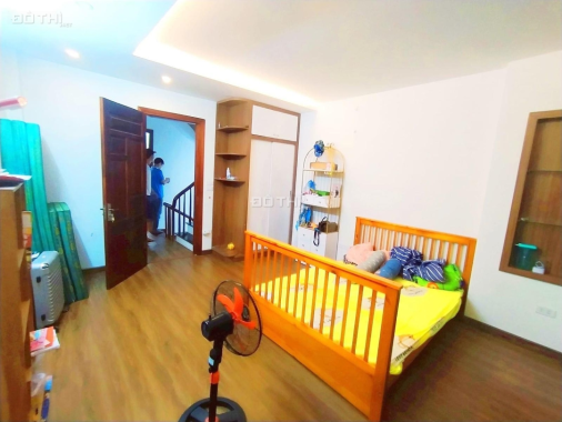 Bán gấp nhà ngõ 79 Cầu Giấy, phường Yên Hòa dt 30 m2 x 5 t mới đẹp giá 3,52 tỷ