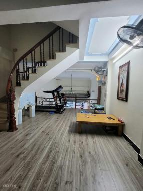 Bán nhà Kim Giang 50m* 4T, kinh doanh sầm uất, oto 7 chỗ tận cửa chỉ 5,x tỷ