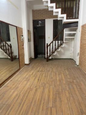 Nhà dân xây phố Phương Mai, quận Đống Đa, 44 mét vuông, 3 tầng 3 phòng ngủ, 4 tỷ hai!!!