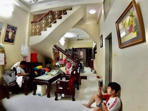 Bán nhà ngõ 29 Dịch Vọng Hậu gần phố hưởng tiện ích 39m giá nhỉnh 4 tỷ