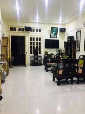 Đại La, Hai Bà Trưng, nhà đẹp ở ngay, ba bước ra phố, mặt tiền rộng, 46m2,  5 tầng , chỉ 4 tỉ 8.