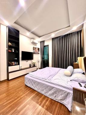 Đại La, Hai Bà Trưng, nhà đẹp ở ngay, ba bước ra phố, mặt tiền rộng, 46m2,  5 tầng , chỉ 4 tỉ 8.