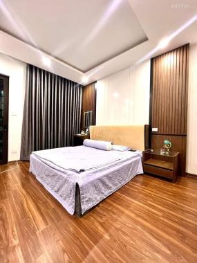 Đại La, Hai Bà Trưng, nhà đẹp ở ngay, ba bước ra phố, mặt tiền rộng, 46m2,  5 tầng , chỉ 4 tỉ 8.