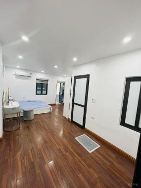 Nhà đẹp ở ngay, Trung Tâm Cầu Giấy DT35M x 5T, ô tô tránh chỉ vài bước chân, giá 4.7 tỉ