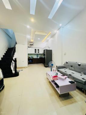 Nhà đẹp ở ngay, Trung Tâm Cầu Giấy DT35M x 5T, ô tô tránh chỉ vài bước chân, giá 4.7 tỉ