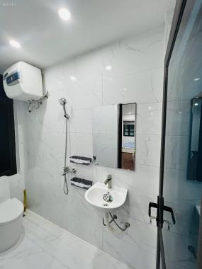 Nhà đẹp ở ngay, Trung Tâm Cầu Giấy DT35M x 5T, ô tô tránh chỉ vài bước chân, giá 4.7 tỉ