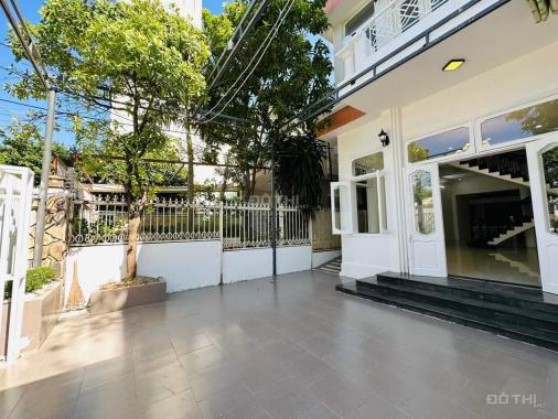 Bán villas sân vườn ngay trung tâm Đà Nẵng. Đường Hoàng Diệu, Gần Chợ Mới.