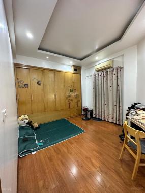 Bán căn hộ chung cư Hoàng Minh Giám, Phường Trung Hòa, Cầu Giấy 70m2,3 p 1 wc giá 2,x tỷ