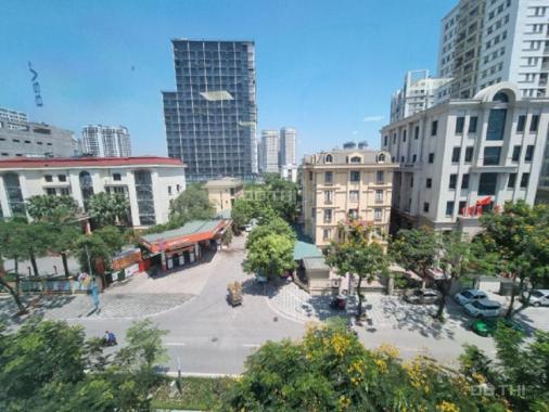 Cho thuê văn phòng 105m2 ở Tây Hồ, thông sàn, điều hòa âm trần sang trọng