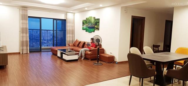 Cho thuê căn hộ chung cư Goldmark City: Căn hộ 156m2 tòa Ruby, 4PN, đầy đủ đồ