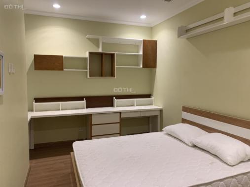 Bán căn hộ Vinhomes Nguyễn Chí Thanh, 2 phòng ngủ, hướng Đông Nam, kèm nội thất