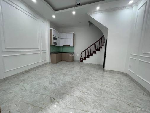 Bán nhà 9 phố Hào Nam  35m2 xây 5T mặt tiền 3.62 m giá bán 4.45Tỷ cách phố 2 nhà