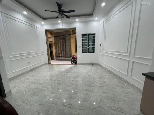 Bán nhà 9 phố Hào Nam  35m2 xây 5T mặt tiền 3.62 m giá bán 4.45Tỷ cách phố 2 nhà