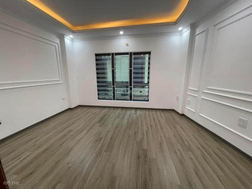 Bán nhà 9 phố Hào Nam  35m2 xây 5T mặt tiền 3.62 m giá bán 4.45Tỷ cách phố 2 nhà