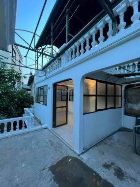 Bán biệt thự sân vườn nhỏ xinh phố Kim Mã; 75m2, 3 tầng, nhà cực rộng và thoáng mát