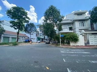Bán nhà phường hiệp thành ngộp sau đại học Bình dương dt 5x19 tc full có 3 phòng trọ giá 3ty7