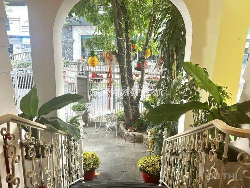 Cho thuê Biệt thự Saigon Pearl mặt tiền đường D1, 7x21m đất, 1 hầm + 4 tầng