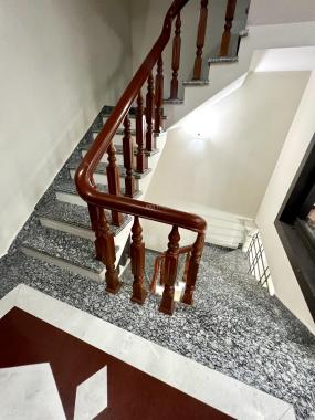 Cho thuê nguyên nhà 4 tầng mặt ngõ 254 Văn Cao, oto ra vào thoải mái