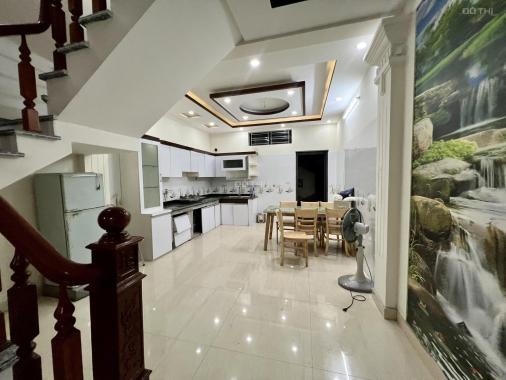 Cho thuê nguyên nhà 4 tầng mặt ngõ 254 Văn Cao, oto ra vào thoải mái