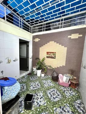 Cho thuê nguyên nhà 4 tầng mặt ngõ 254 Văn Cao, oto ra vào thoải mái