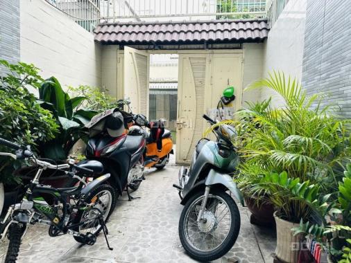 Bán Nhà Sát MT, Hẻm Ô tô Quận 4 - 65m2, 4 Tầng BTCT, Sân Thượng, Mới ở Ngay