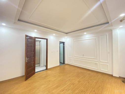 Bán nhà riêng mới xây gần ngõ ô tô 35 Cát Linh, 6 tầng thang máy, CẮT LỖ GIẢM 1.5 TỶ, gần ô tô