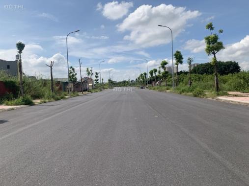 Bán gấp 141m đất đấu giá Cự Khối, đường 13m, mặt tiền 10m vỉa hè 2m giá 98 triệu
