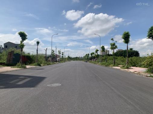 Bán gấp 141m đất đấu giá Cự Khối, đường 13m, mặt tiền 10m vỉa hè 2m giá 98 triệu