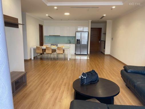Cho thuê căn hộ tầng 18 chung cư Vinhomes Nguyễn Chí Thanh,3PN, giá chỉ 28tr - lh 0914167722