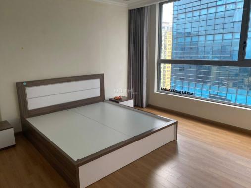 Cho thuê căn hộ tầng 18 chung cư Vinhomes Nguyễn Chí Thanh,3PN, giá chỉ 28tr - lh 0914167722