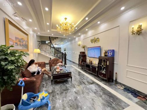 KHÔNG GiAN SỐNG LÝ TƯỞNG GIỮA LÒNG THÀNH PHỐ ! Bán Siêu phẩm 4.5 tầng tại Văn Cao giá hạ sập sàn !