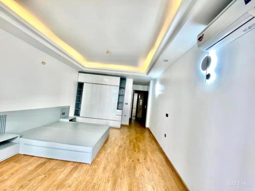 Bán trực tiếp nhà riêng tại phố Nguyễn Chí Thanh, Đống Đa. 55m2, 7 tầng, oto vào nhà.  giá 13,4 tỷ