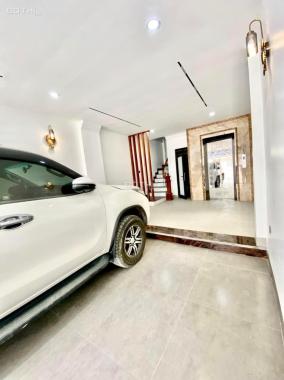 Bán trực tiếp nhà riêng tại phố Nguyễn Chí Thanh, Đống Đa. 55m2, 7 tầng, oto vào nhà.  giá 13,4 tỷ