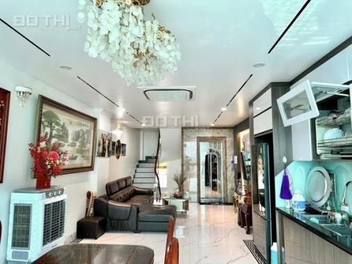 Bán trực tiếp nhà riêng tại phố Nguyễn Chí Thanh, Đống Đa. 55m2, 7 tầng, oto vào nhà.  giá 13,4 tỷ