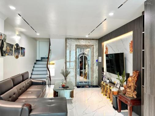 Bán trực tiếp nhà riêng tại phố Nguyễn Chí Thanh, Đống Đa. 55m2, 7 tầng, oto vào nhà.  giá 13,4 tỷ
