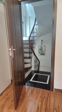 Nhà đẹp Ngô Gia Tự, Long Biên, 32m x 5T x mt4m, 2.95 tỷ, 0971320468