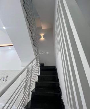 Nhà mới xây 3 tầng, ô tô đỗ cửa đường Nguyễn Sơn ND, 4.5 tỷ