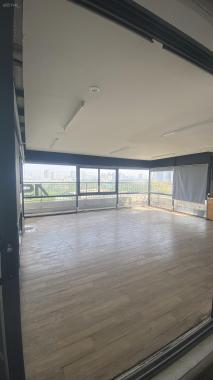 Cho thuê sàn văn phòng 150 m2, thoáng, đã ngăn sẵn phòng làm việc