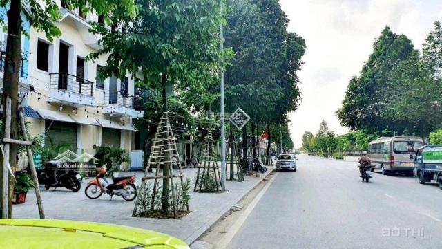 Tôi bán nhà 4 tầng, 93 Hoàng Quốc Việt, DT 20m2, MT 3.6m vài bước ra ô tô giá 2.8 tỷ: 0981129026