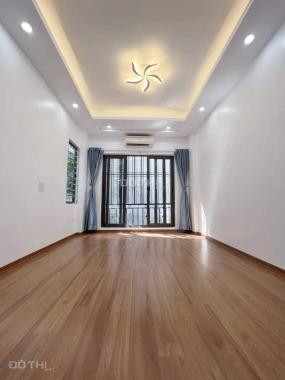 Nhà mới lô góc 31m2 phố dịch vọng hậu cần bán