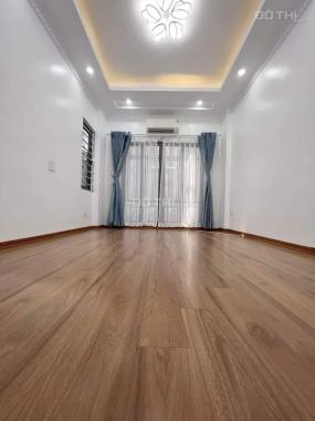 Nhà mới lô góc 31m2 phố dịch vọng hậu cần bán