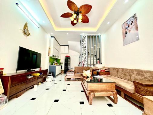 Cầnbán Nhà  riêng Quận Đống Đa. Nhà mới ,ở ngay, 36m x5 tầng. MT3,6m. 4,x tỷ