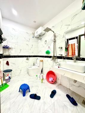 Cầnbán Nhà  riêng Quận Đống Đa. Nhà mới ,ở ngay, 36m x5 tầng. MT3,6m. 4,x tỷ