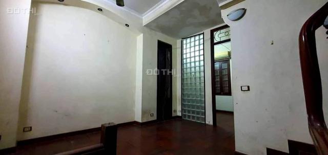 Cần bán nhà Mạc Thái Tổ, Cầu Giấy, 40m2 x 4 tầng, gần phố, kinh doanh, ô tô, giá 9 tỷ.