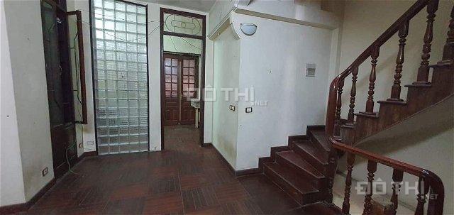 Cần bán nhà Mạc Thái Tổ, Cầu Giấy, 40m2 x 4 tầng, gần phố, kinh doanh, ô tô, giá 9 tỷ.